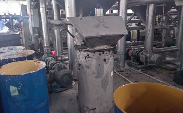 玻璃膠輸送泵現(xiàn)場拍攝