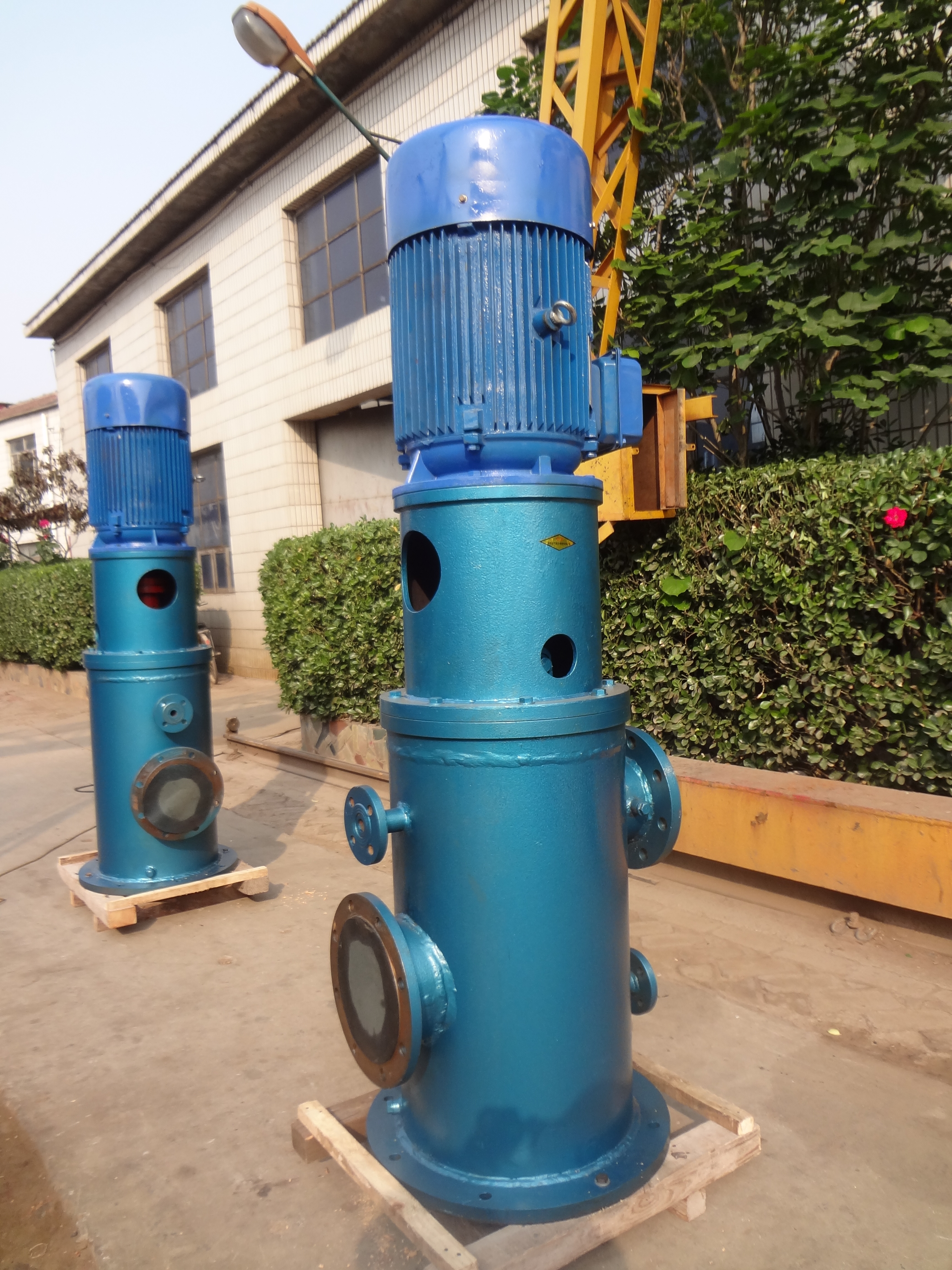 遠東為用戶定制的SNH940R46E15YW29立式螺桿保溫瀝青泵交貨