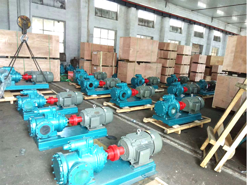油庫庫區(qū)倒灌泵和管線掃倉泵選用雙螺桿泵抽速快
